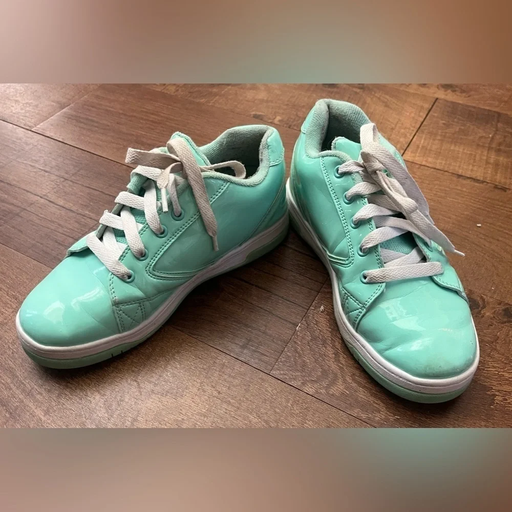 Heelys girls Seafoam green white shoes Sz 5 big girl